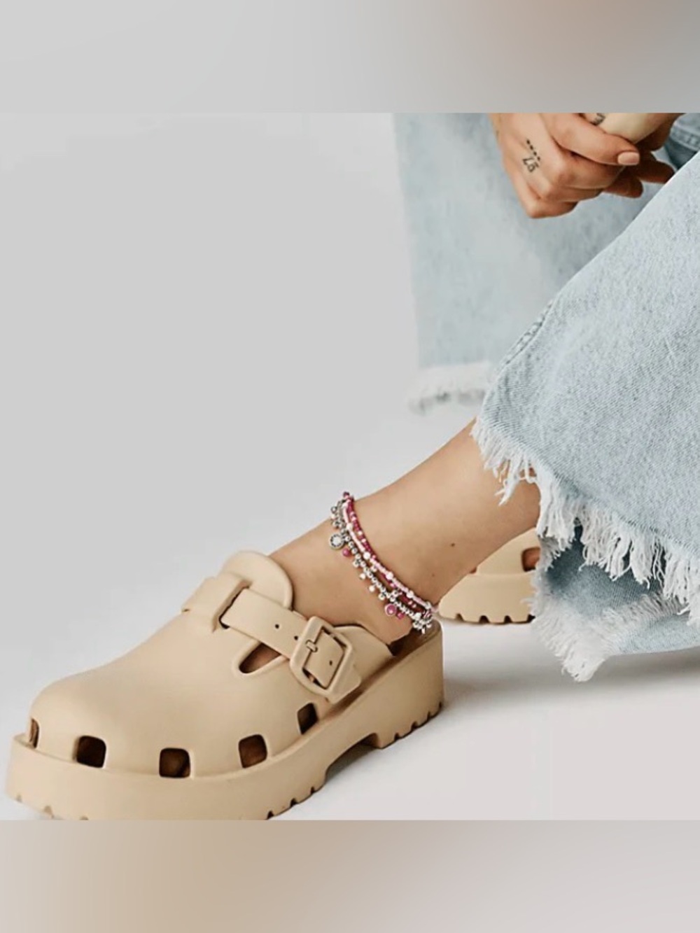 Free People KARLIE BUCKLE CLOG
Size 8 - Gently Used